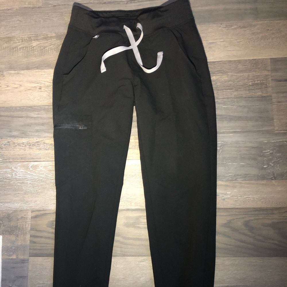 Figs Black Jogger-style scrub pants